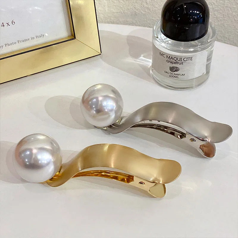 Luna Pearl Hair Clip