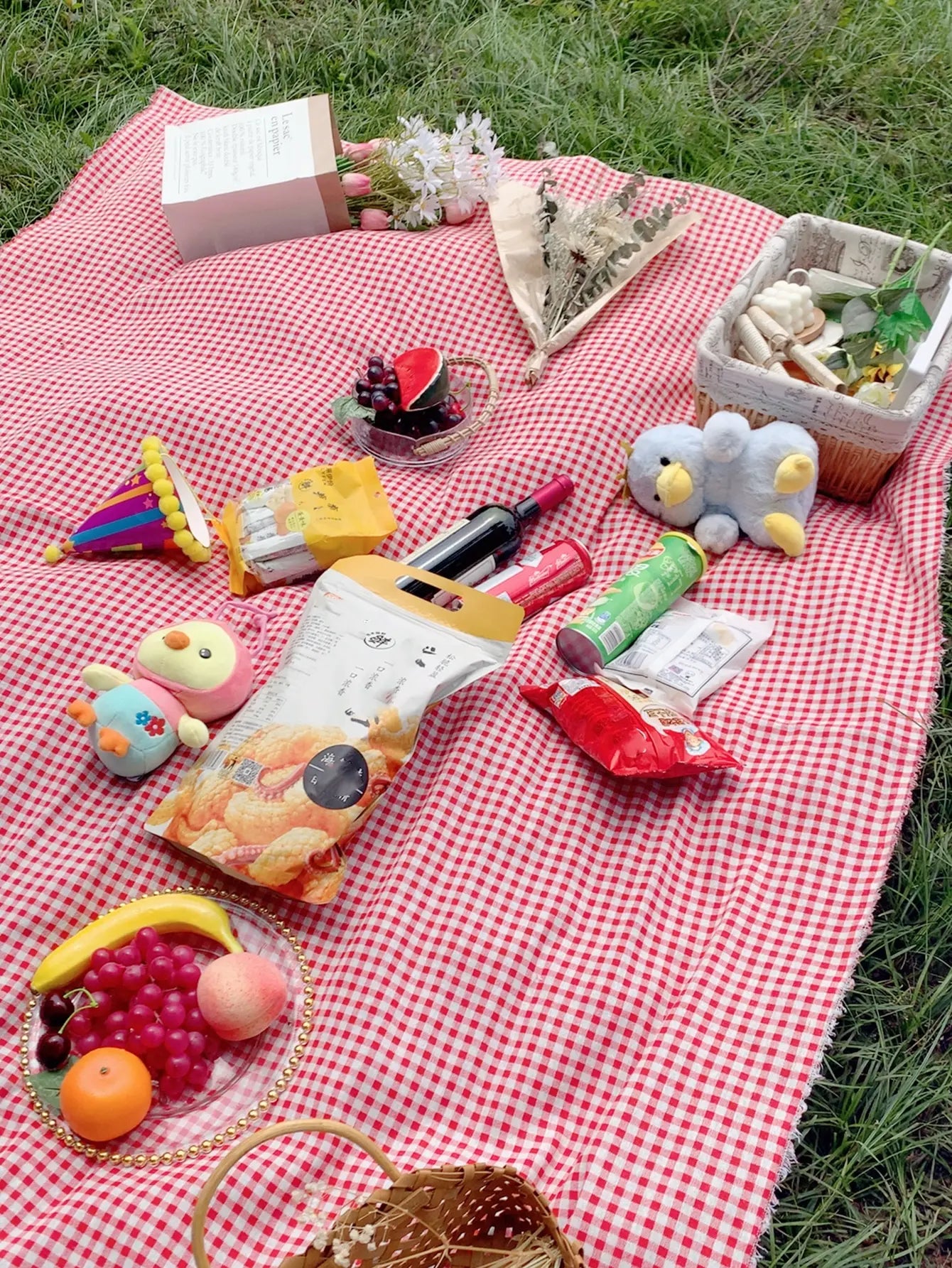 Cozy Checkered Cotton Picnic Blanket for Outdoor & Home