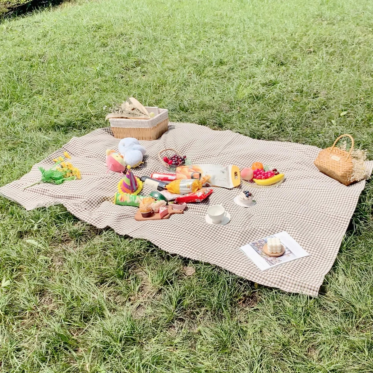 Cozy Checkered Cotton Picnic Blanket for Outdoor & Home