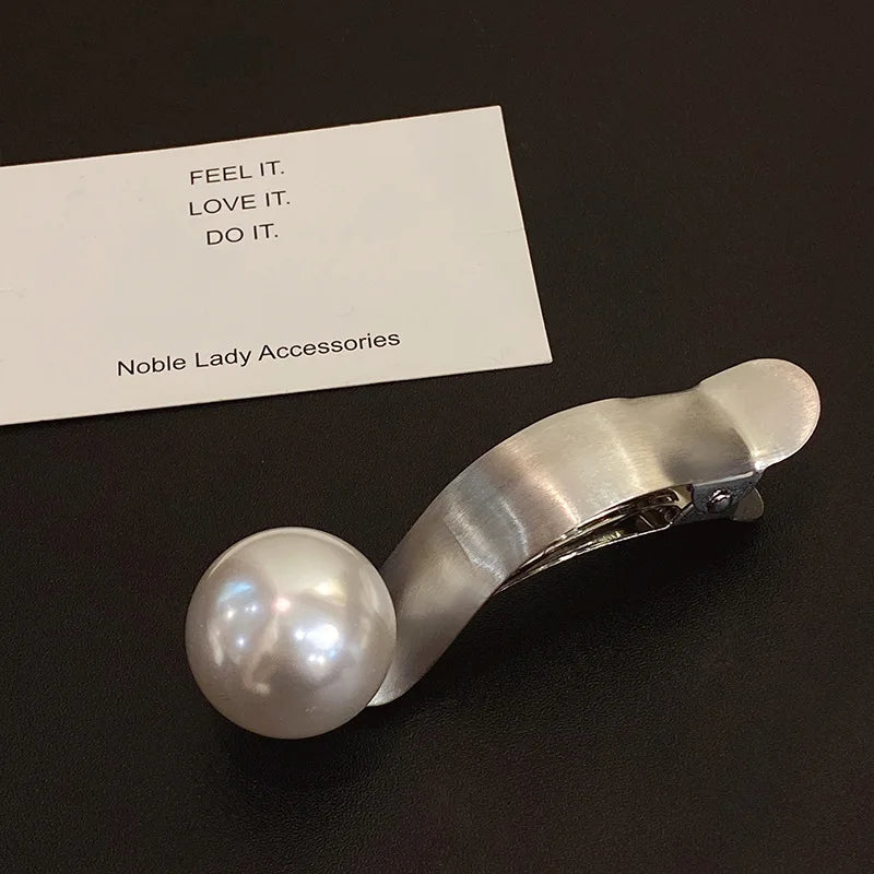 Luna Pearl Hair Clip
