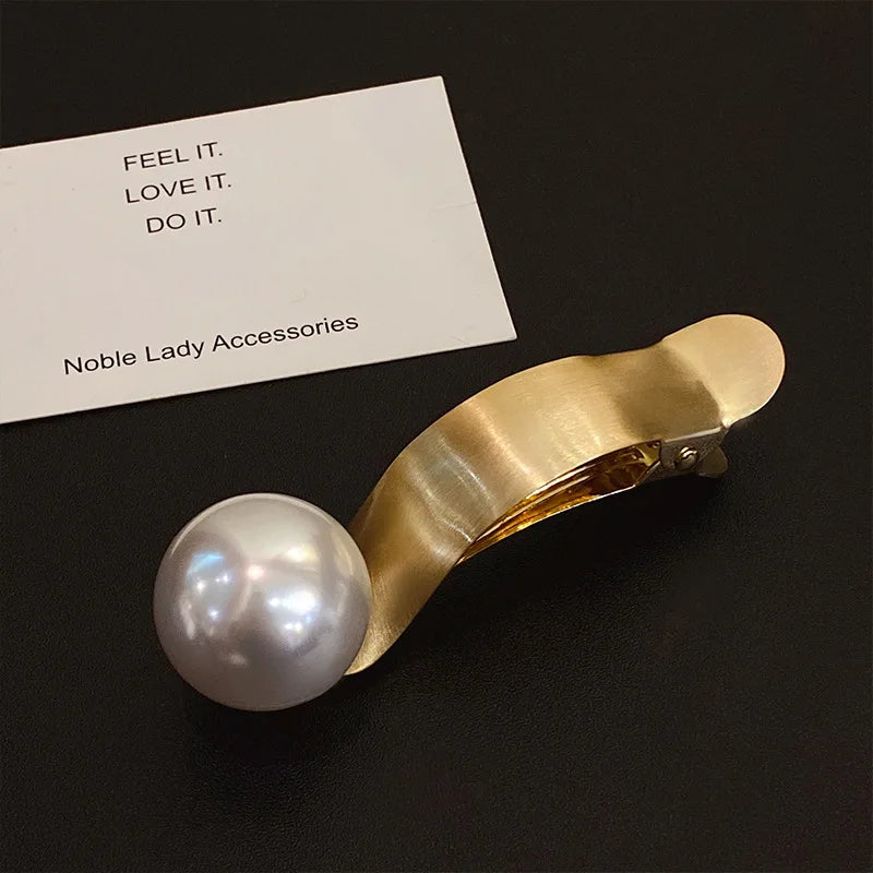 Luna Pearl Hair Clip